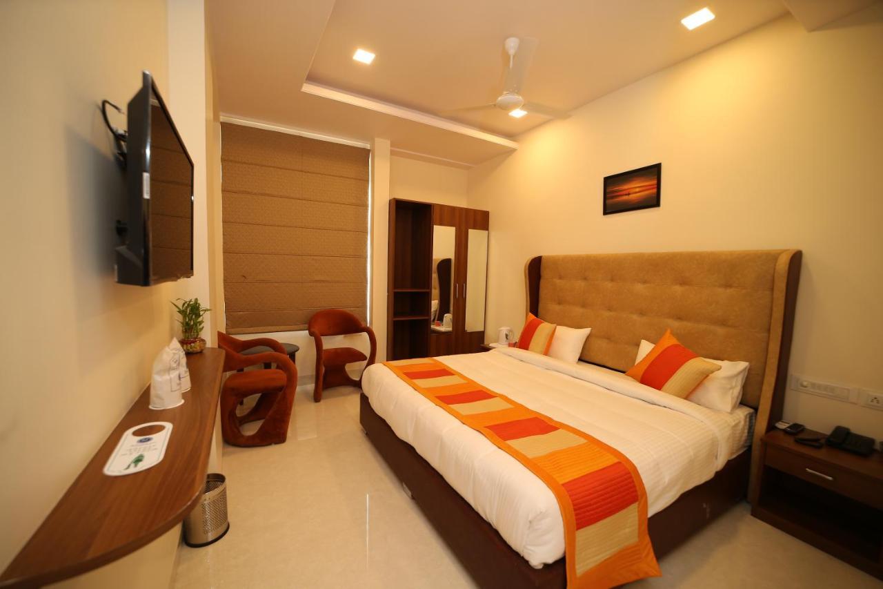 Hotel Myriad Inn Джайпур Екстериор снимка