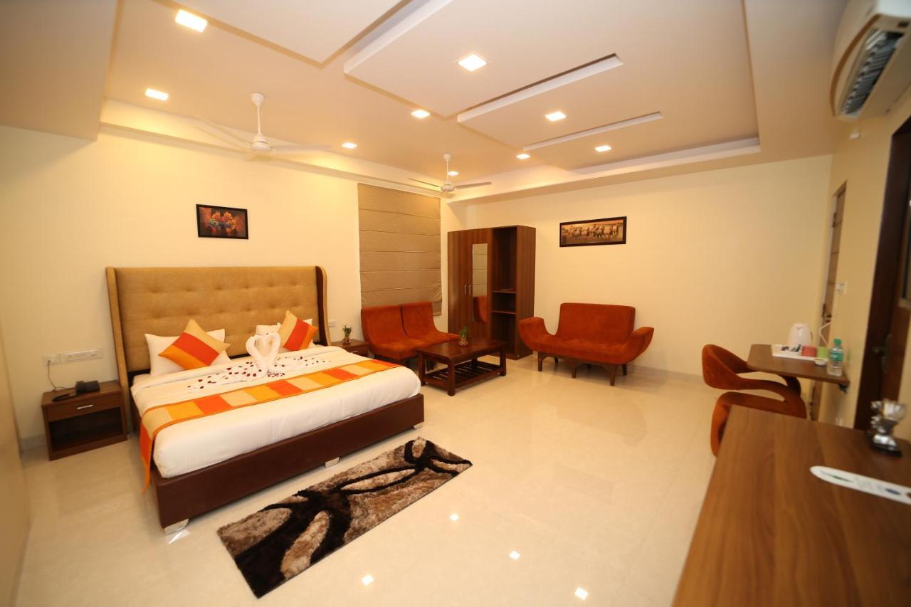 Hotel Myriad Inn Джайпур Екстериор снимка